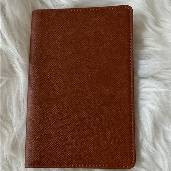 Louis Vuitton Taiga leather ID-Credit Card Case in brown